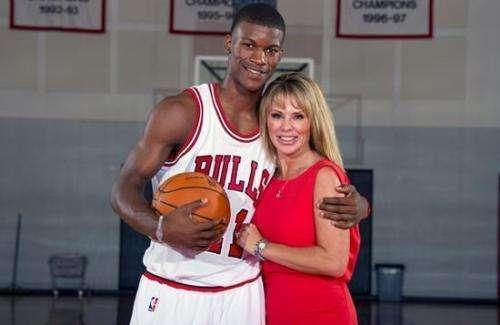 二点争抢成 二点争抢成